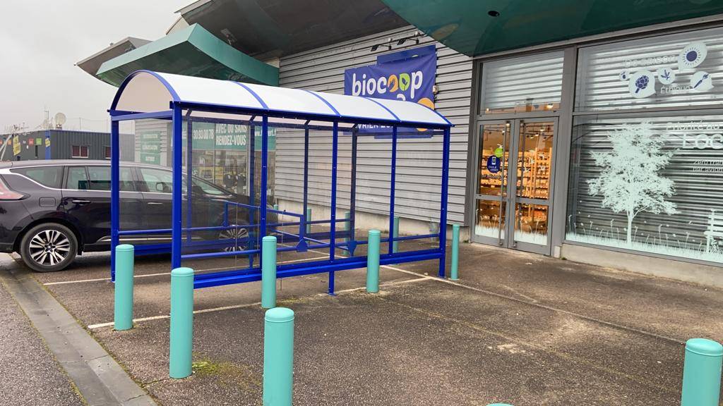 Rénovation d'un abri caddies existant chez Biocoop à Freneuse, Yvelines.